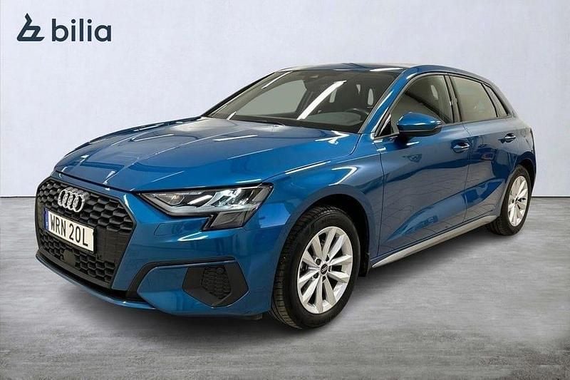 Blå Begagnad 2023 Audi A3 Proline Sedan | 279 000 kr (Marknadspris) - Bild 1/4