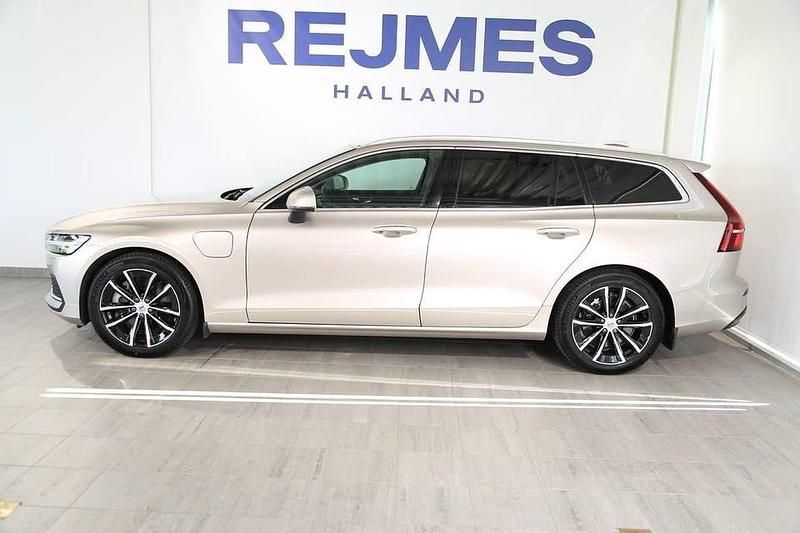 Begagnad Volvo V60 Plus 355 HK (261 kW) 2025 Grå Kombi