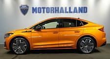 Orange Begagnad 2023 Skoda Enyaq iV RS SUV | 489 900 kr (Marknadspris) - Bild 1/4