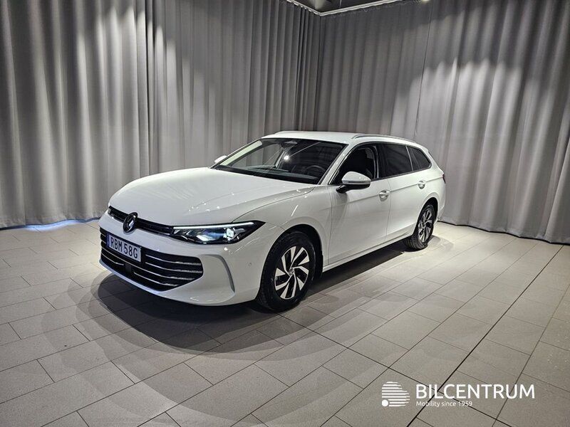 Vit Begagnad 2025 VW Passat Business Kombi | 379 900 kr (Lite dyr) - Bild 1/4
