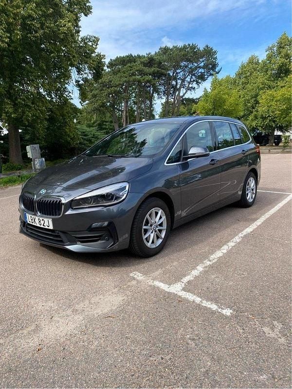 Grå Begagnad 2019 BMW 218 Gran Tourer Minibuss | 160 000 kr (Superpris) - Bild 1/4