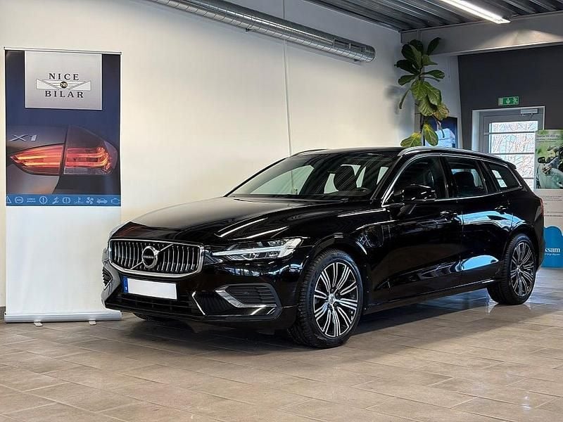 Svart Begagnad 2021 Volvo V60 Inscription Kombi | 289 000 kr (Bra pris) - Bild 1/4