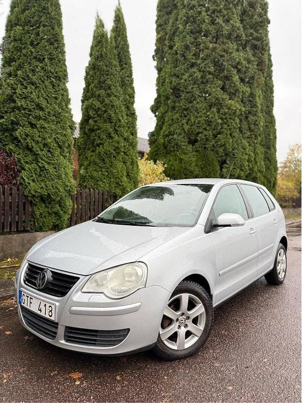 Silver Begagnad 2008 VW Polo Halvkombi | 25 000 kr (Marknadspris) - Bild 1/4