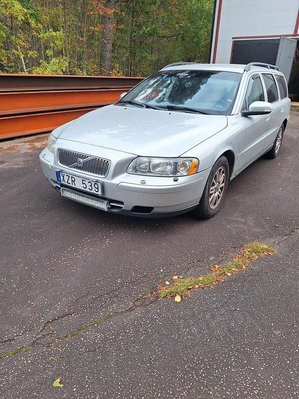 Begagnad 2007 Volvo V70 Kinetic Kombi | 15 000 kr (Bra pris) - Bild 1/4