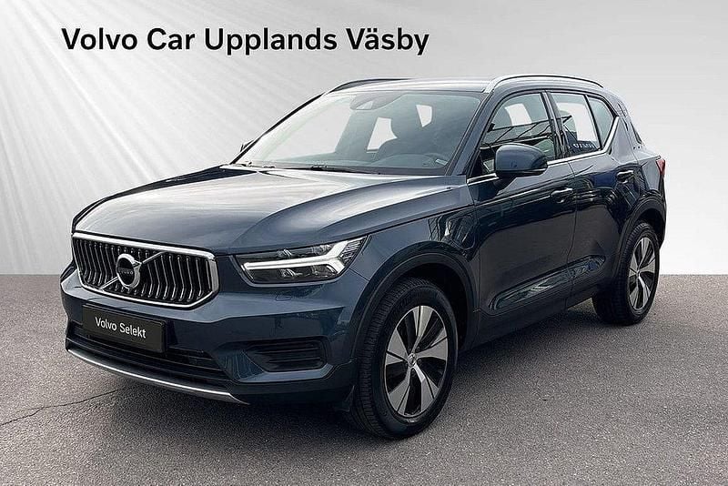 Mörkblå Begagnad 2021 Volvo XC40 Inscription SUV | 349 900 kr (Marknadspris) - Bild 1/3