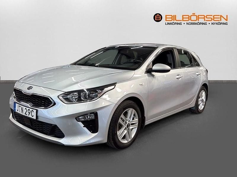 Grå Begagnad 2019 Kia Ceed Halvkombi | 129 900 kr (Marknadspris) - Bild 1/4