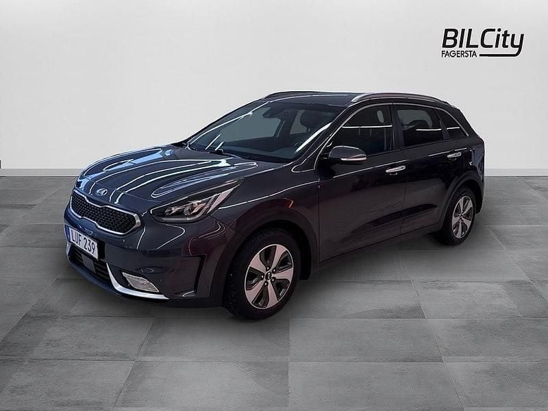 Grå Begagnad 2017 Kia Niro SUV | 169 900 kr (Marknadspris) - Bild 1/4
