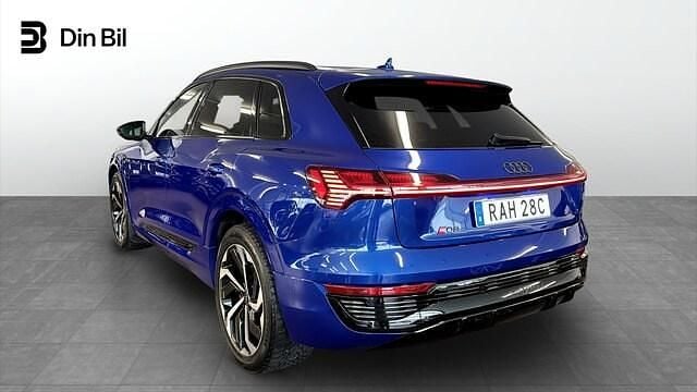 Begagnad Audi Q8 e-tron Sport 300 kW (408 HK) 2023 Blå SUV