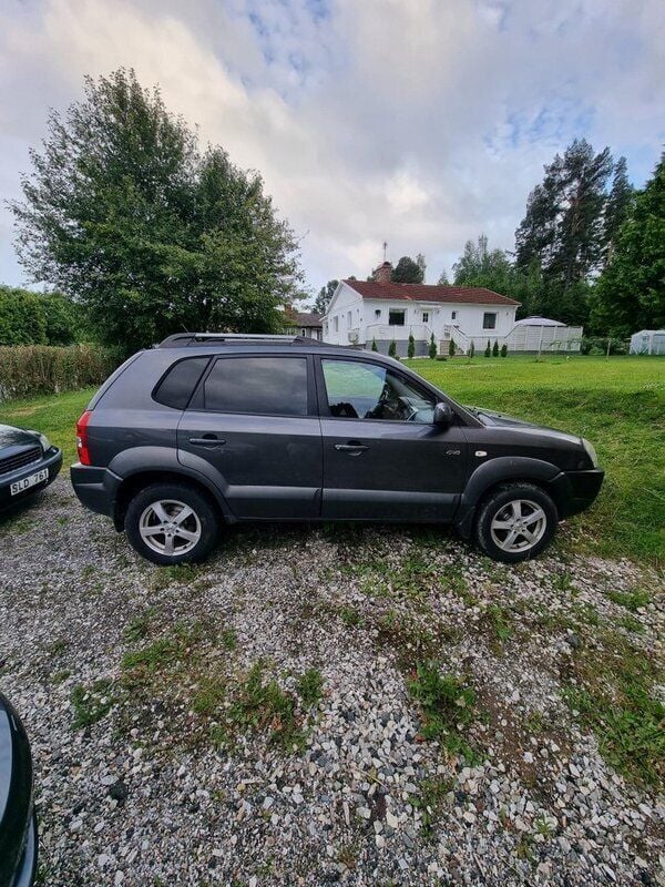 Grå Begagnad 2008 Hyundai Tucson SUV | 27 000 kr (Marknadspris) - Bild 1/1