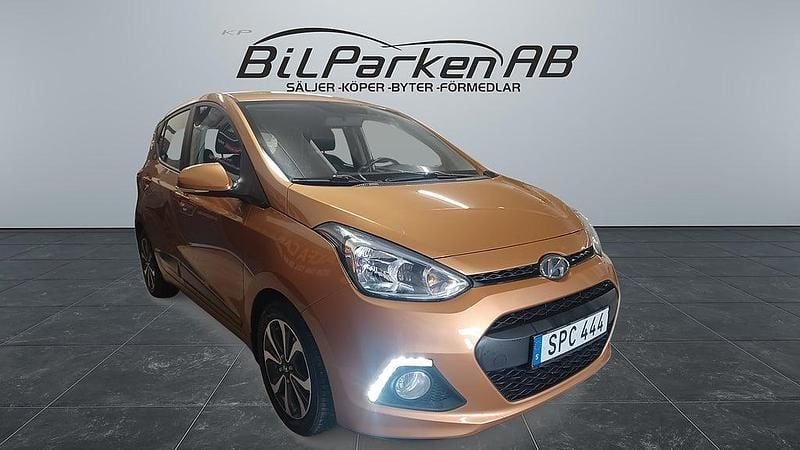 Begagnad Hyundai i10 Premium 87 HK (63 kW) 2014 Orange Halvkombi