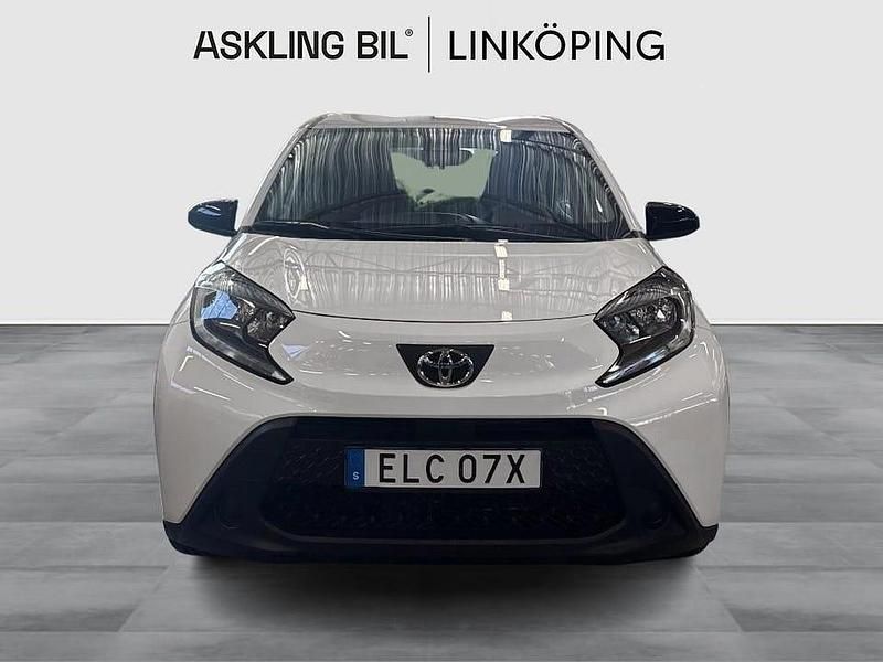 Begagnad Toyota Aygo X Play 73 HK (53 kW) 2023 Vit SUV