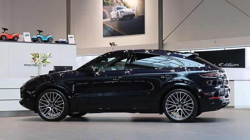 Begagnad Porsche Cayenne Platinum Edition 340 HK (250 kW) 2023 Blå SUV