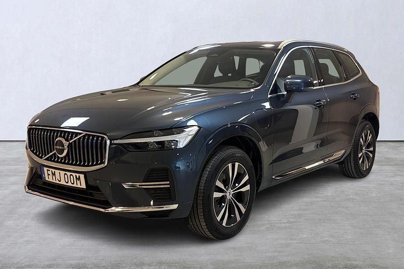 Begagnad Volvo XC60 Core 355 HK (261 kW) 2022 Blå SUV