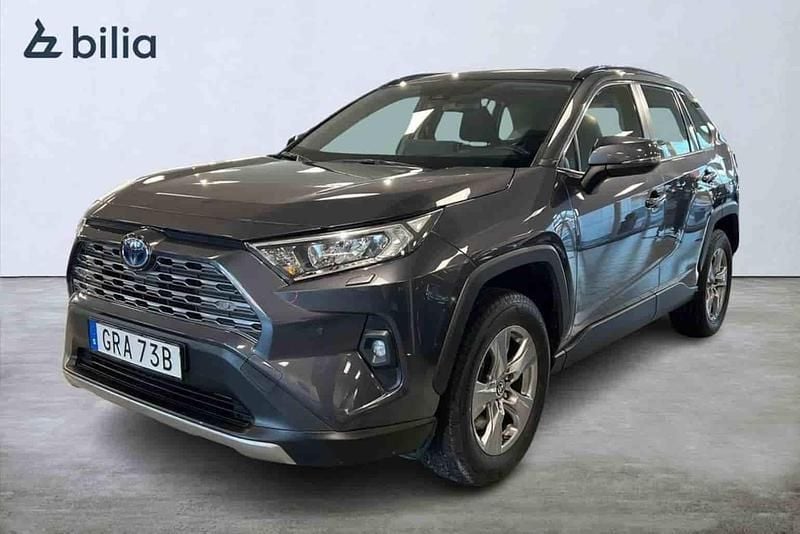 Grå Begagnad 2024 Toyota RAV4 Hybrid SUV | 389 900 kr (Superpris) - Bild 1/1