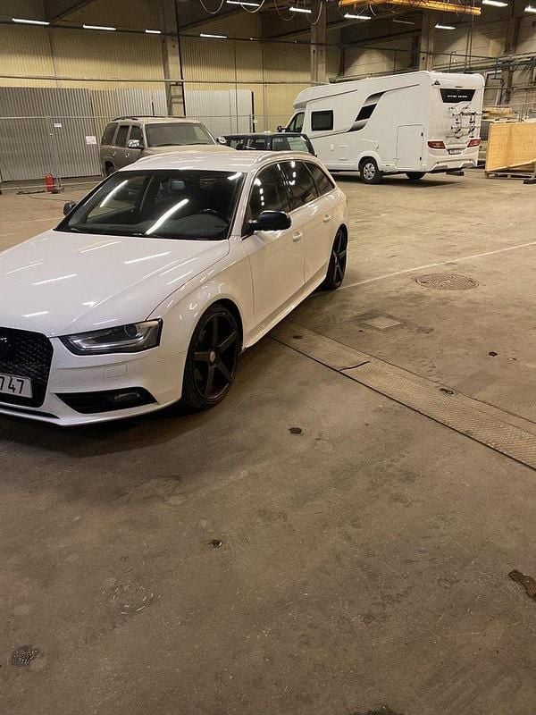 Vit Begagnad 2013 Audi A4 Kombi | 67 000 kr (Bra pris) - Bild 1/4