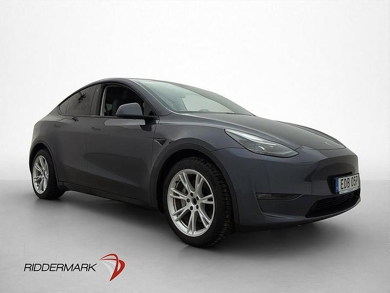 Begagnad Tesla Model Y Long Range AWD 378 kW (514 HK) 2022 Grå SUV