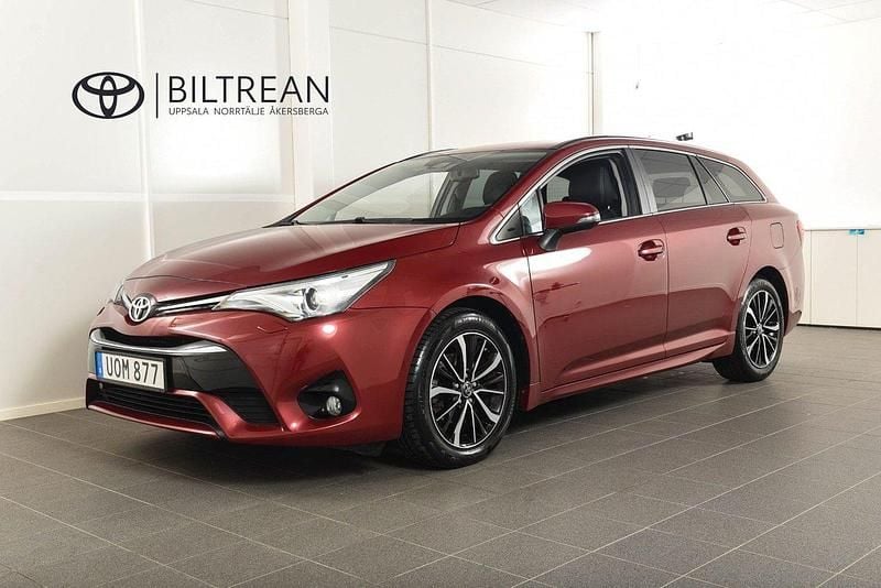 Röd Begagnad 2017 Toyota Avensis Active Kombi | 164 900 kr (Marknadspris) - Bild 1/4