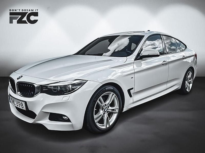 Vit Begagnad 2019 BMW 320 Gran Turismo M Sport Halvkombi | 184 500 kr (Marknadspris) - Bild 1/4
