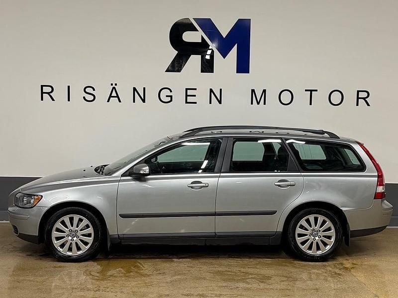 Begagnad Volvo V50 Kinetic 136 HK (100 kW) 2007 Silver Kombi