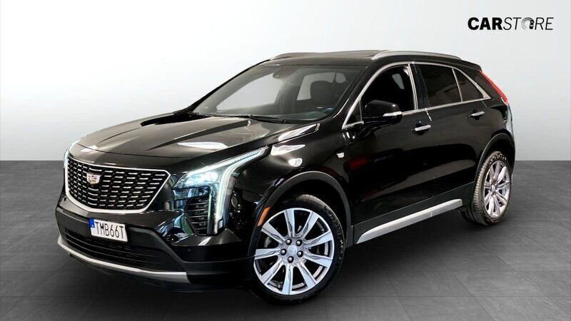 Svart (black) Begagnad 2021 Cadillac XT4 SUV | 354 900 kr - Bild 1/4