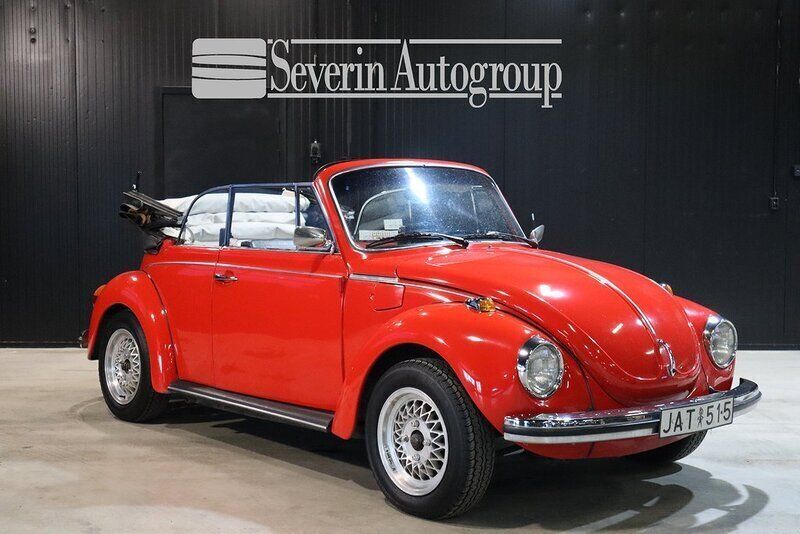 Röd Begagnad 1973 VW Käfer S Cab | 195 000 kr - Bild 1/4
