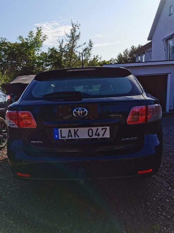 Blå Begagnad 2010 Toyota Avensis Business Edition Kombi | 50 000 kr (Bra pris) - Bild 1/4