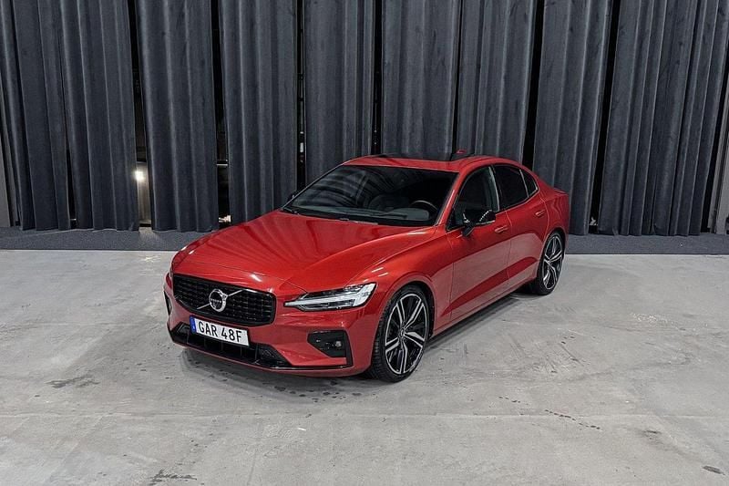 Röd Begagnad 2021 Volvo S60 R-Design Sedan | 289 900 kr (Marknadspris) - Bild 1/4