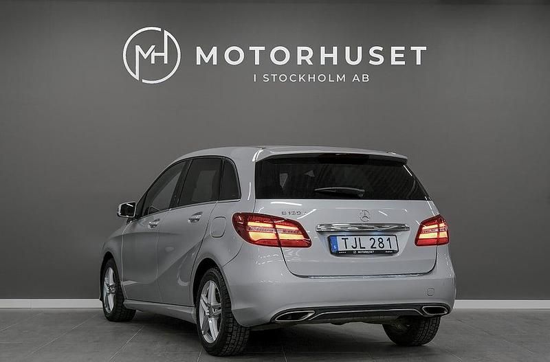 Begagnad Mercedes B180 Urban 109 HK (80 kW) 2015 Silver Minibuss