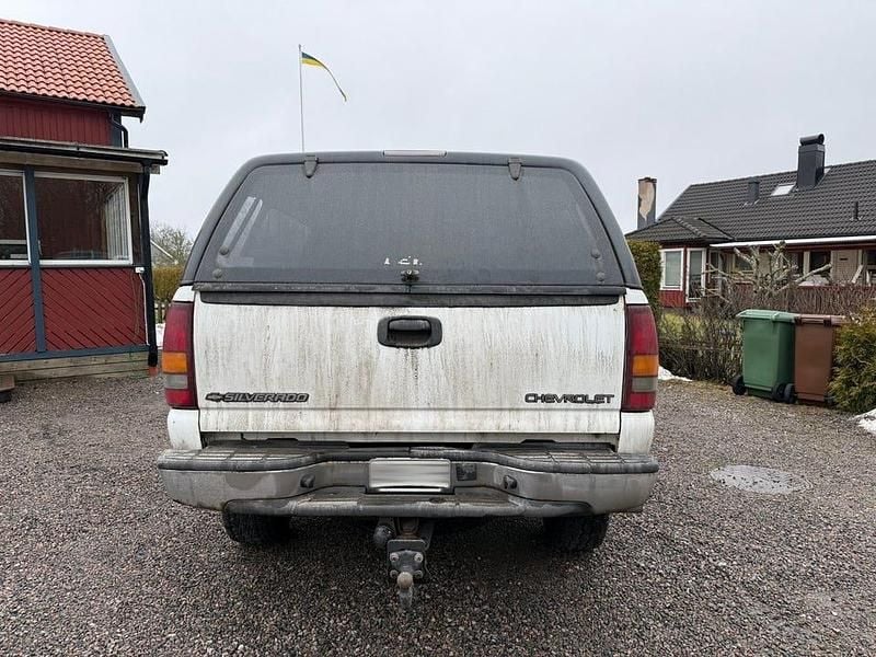 Begagnad Chevrolet Silverado 305 HK (224 kW) 2001 Vit Sedan