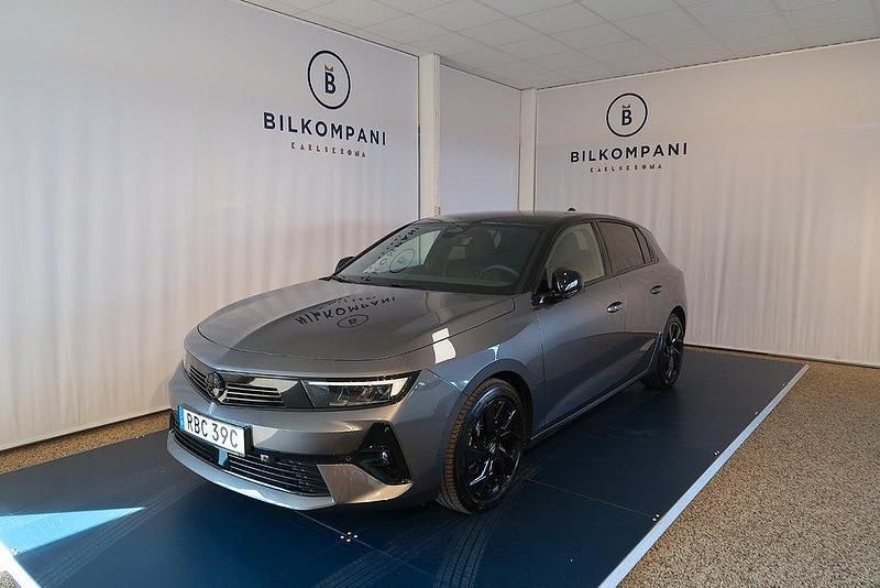 Grå Begagnad 2024 Opel Astra Halvkombi | 284 800 kr (Marknadspris) - Bild 1/4