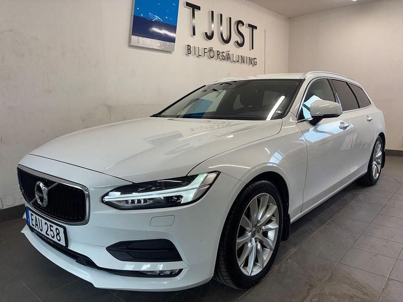 Vit Begagnad 2017 Volvo V90 Kombi | 249 000 kr (Marknadspris) - Bild 1/4