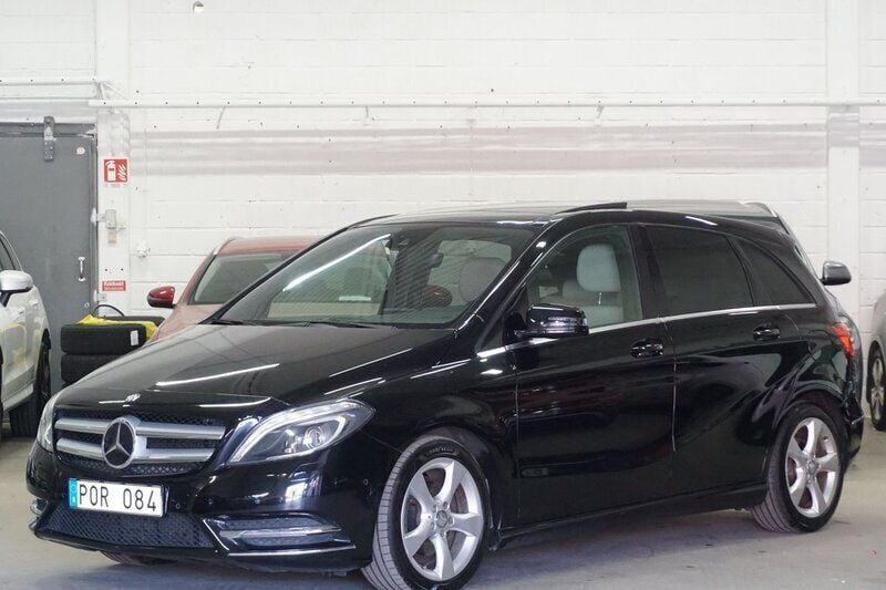 Svart Begagnad 2013 Mercedes B200 Minibuss | 129 900 kr (Marknadspris) - Bild 1/4