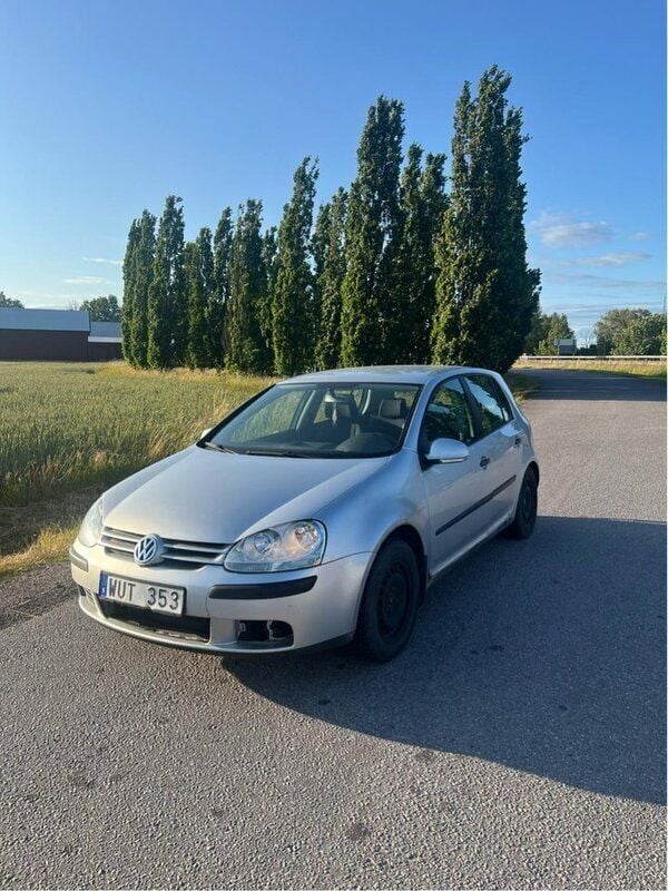 Silver Begagnad 2005 VW Golf IV Halvkombi | 8 000 kr (Superpris) - Bild 1/4