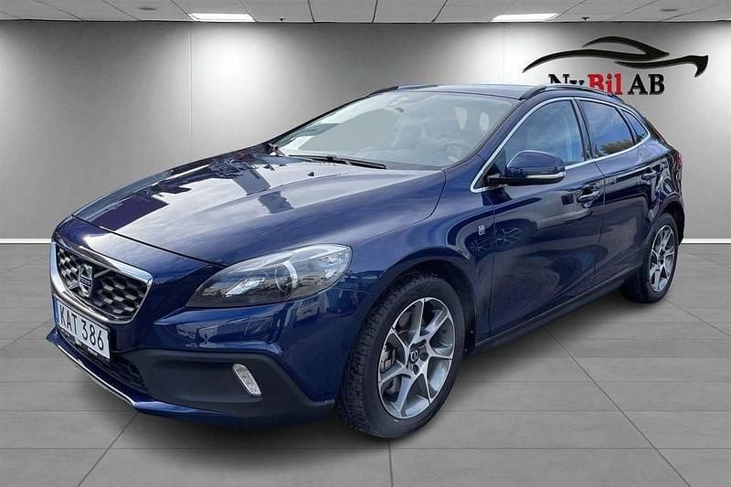 Blå Begagnad 2016 Volvo V40 CC Ocean Race Kombi | 148 900 kr (Marknadspris) - Bild 1/4