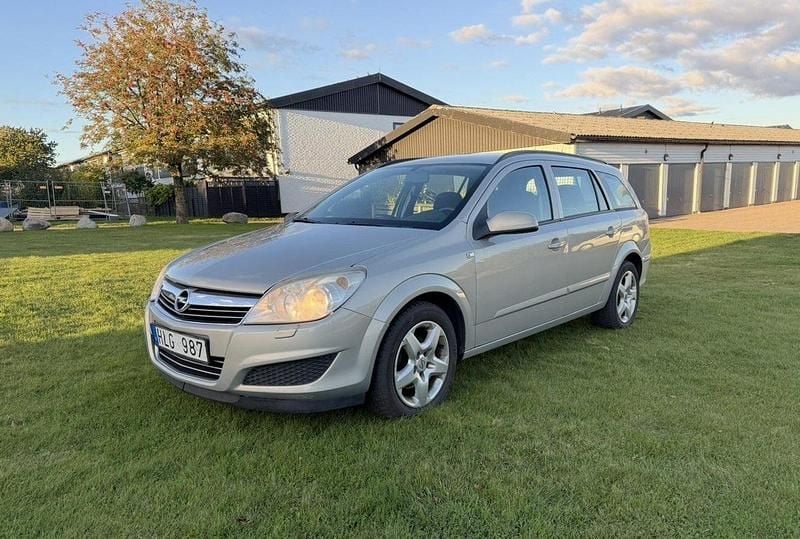 Grå Begagnad 2009 Opel Astra Kombi | 14 900 kr (Marknadspris) - Bild 1/4
