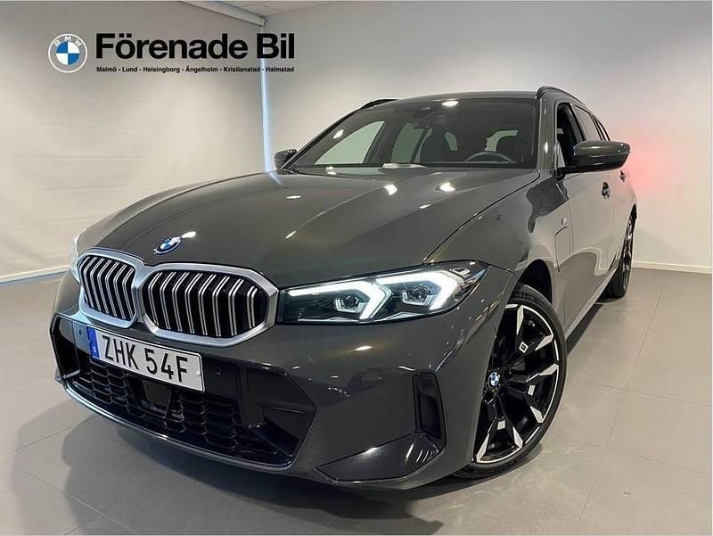 Grå Begagnad 2025 BMW 330 M Sport Kombi | 539 000 kr - Bild 1/4