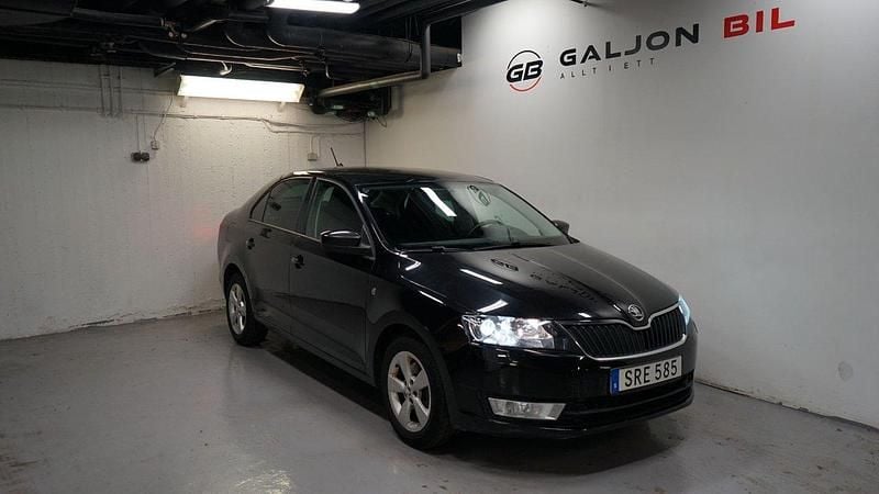 Svart Begagnad 2014 Skoda Rapid Halvkombi | 44 900 kr (Marknadspris) - Bild 1/4