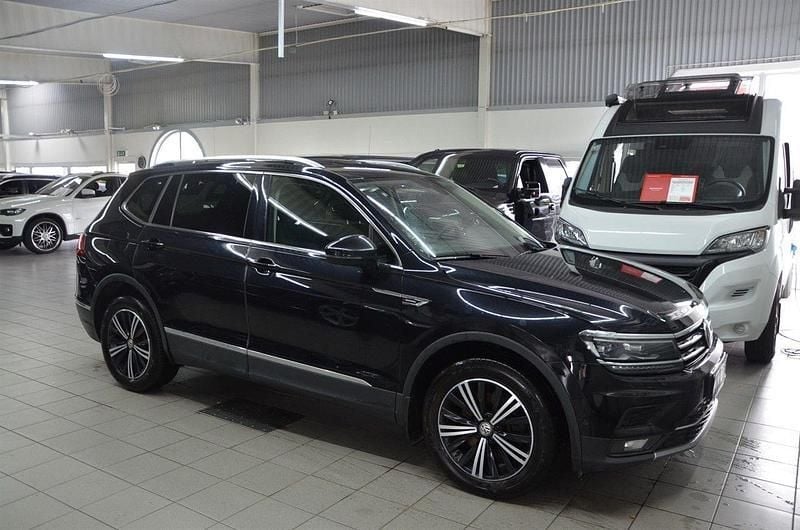 Svart Begagnad 2018 VW Tiguan Allspace GT SUV | 239 900 kr (Marknadspris) - Bild 1/4