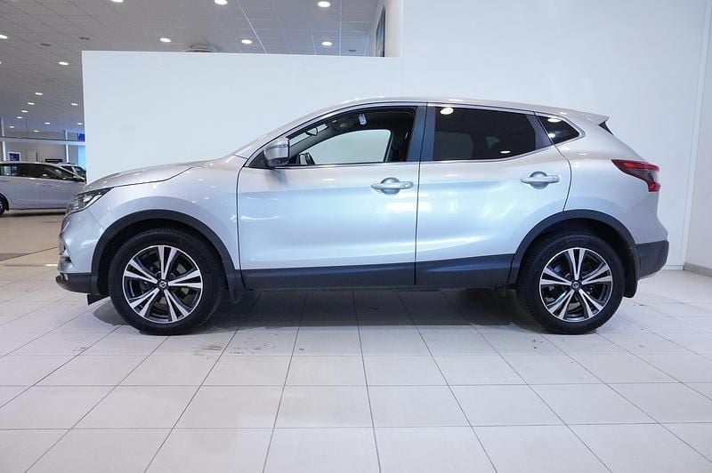 Begagnad Nissan Qashqai N-Connecta 116 HK (85 kW) 2017 Silver SUV