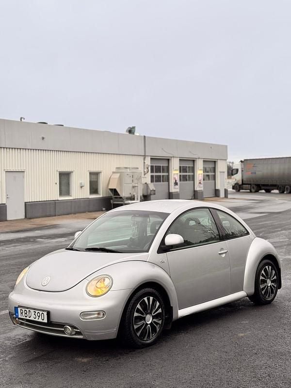 Grå Begagnad 2001 VW Beetle Highline | 23 500 kr (Bra pris) - Bild 1/4