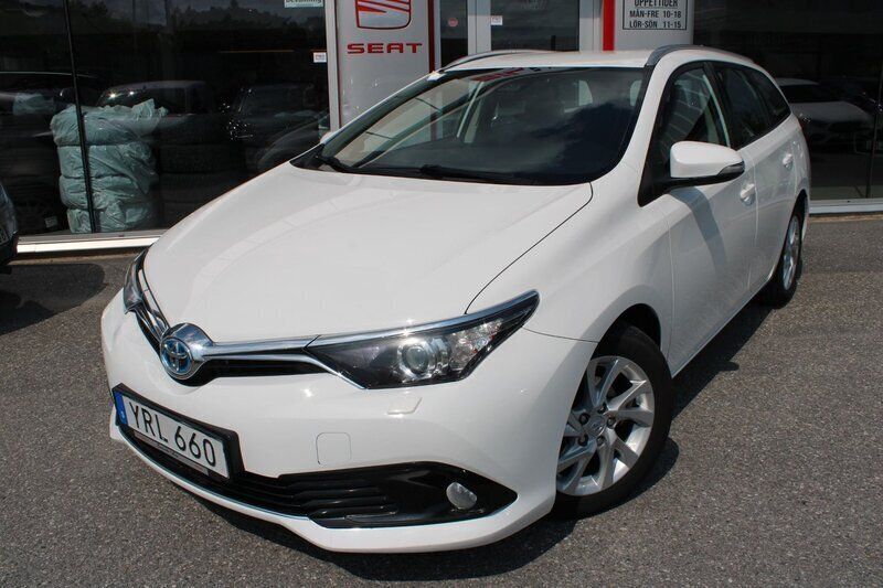 Vit Begagnad 2017 Toyota Auris Touring Sports Active Kombi | 129 900 kr (Marknadspris) - Bild 1/4
