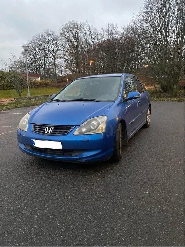 Blå Begagnad 2005 Honda Civic Halvkombi | 25 000 kr (Marknadspris) - Bild 1/4