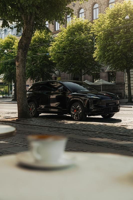 Ny Hongqi EHS7 252 kW (343 HK) 2025 SUV