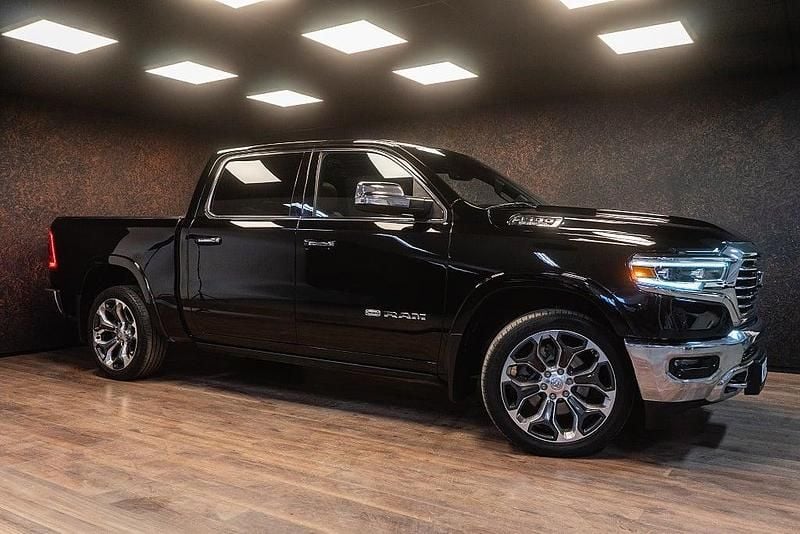 Begagnad Dodge Ram Limited 290 HK (213 kW) 2020 Svart