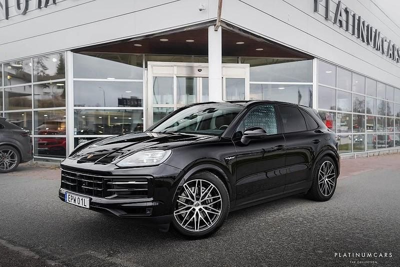 Begagnad Porsche Cayenne Chrono 470 HK (345 kW) 2024 Svart SUV