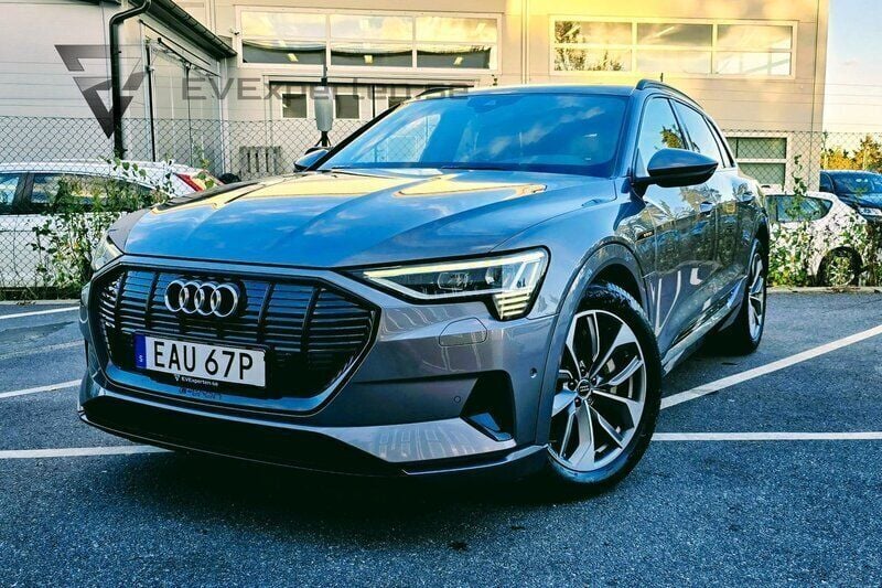 Grå Begagnad 2019 Audi e-tron S-Line SUV | 317 000 kr (Superpris) - Bild 1/4