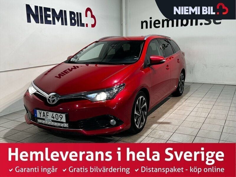 Mörkröd (röd metallic) Begagnad 2015 Toyota Auris Touring Sports Plus Kombi | 119 900 kr (Dyr) - Bild 1/3