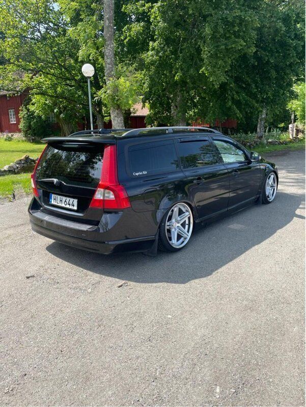 Svart Begagnad 2009 Volvo V70 Momentum Kombi | 60 000 kr - Bild 1/4