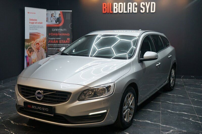 Silver Begagnad 2016 Volvo V60 Business Edition Kombi | 139 900 kr (Marknadspris) - Bild 1/4