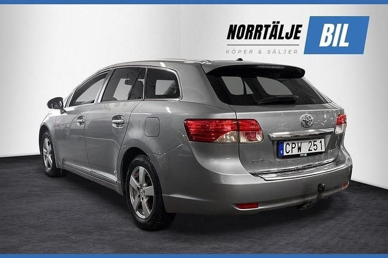 Begagnad Toyota Avensis Executive 152 HK (111 kW) 2013 Ljusgrå Kombi